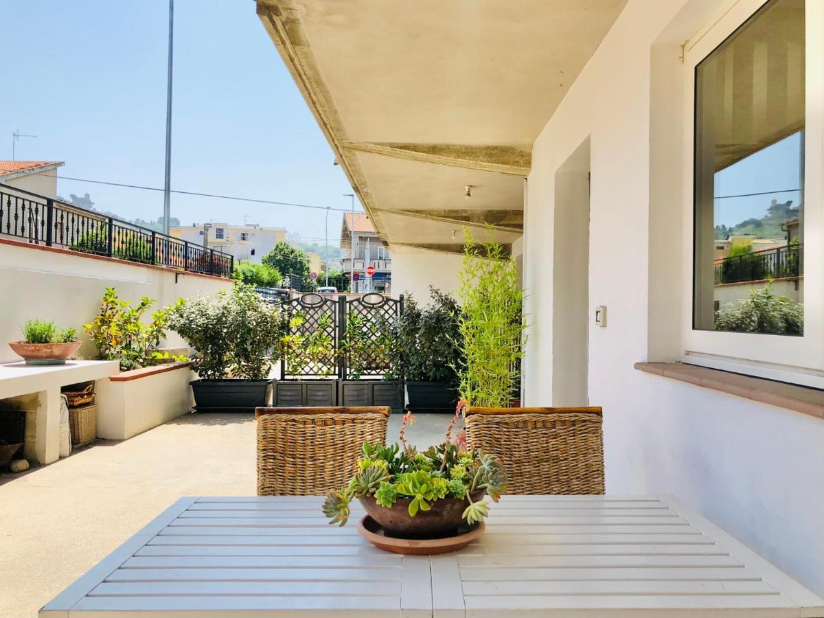Blue Apricot Apartment Con Jacuzzi Montesilvano Marina Exterior foto