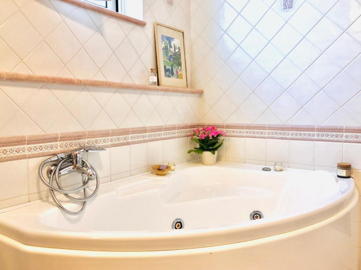 Blue Apricot Apartment Con Jacuzzi Montesilvano Marina Exterior foto