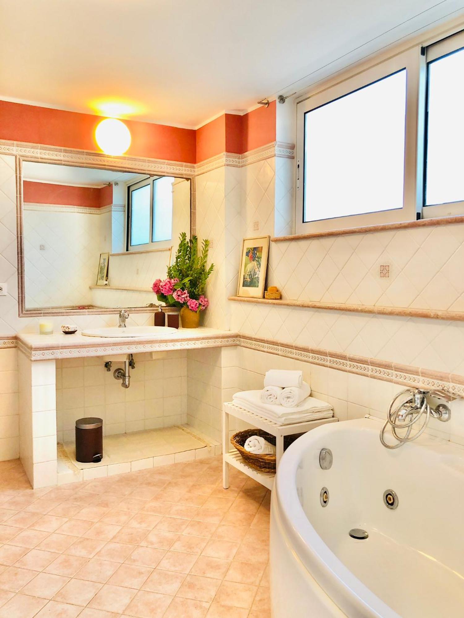 Blue Apricot Apartment Con Jacuzzi Montesilvano Marina Exterior foto