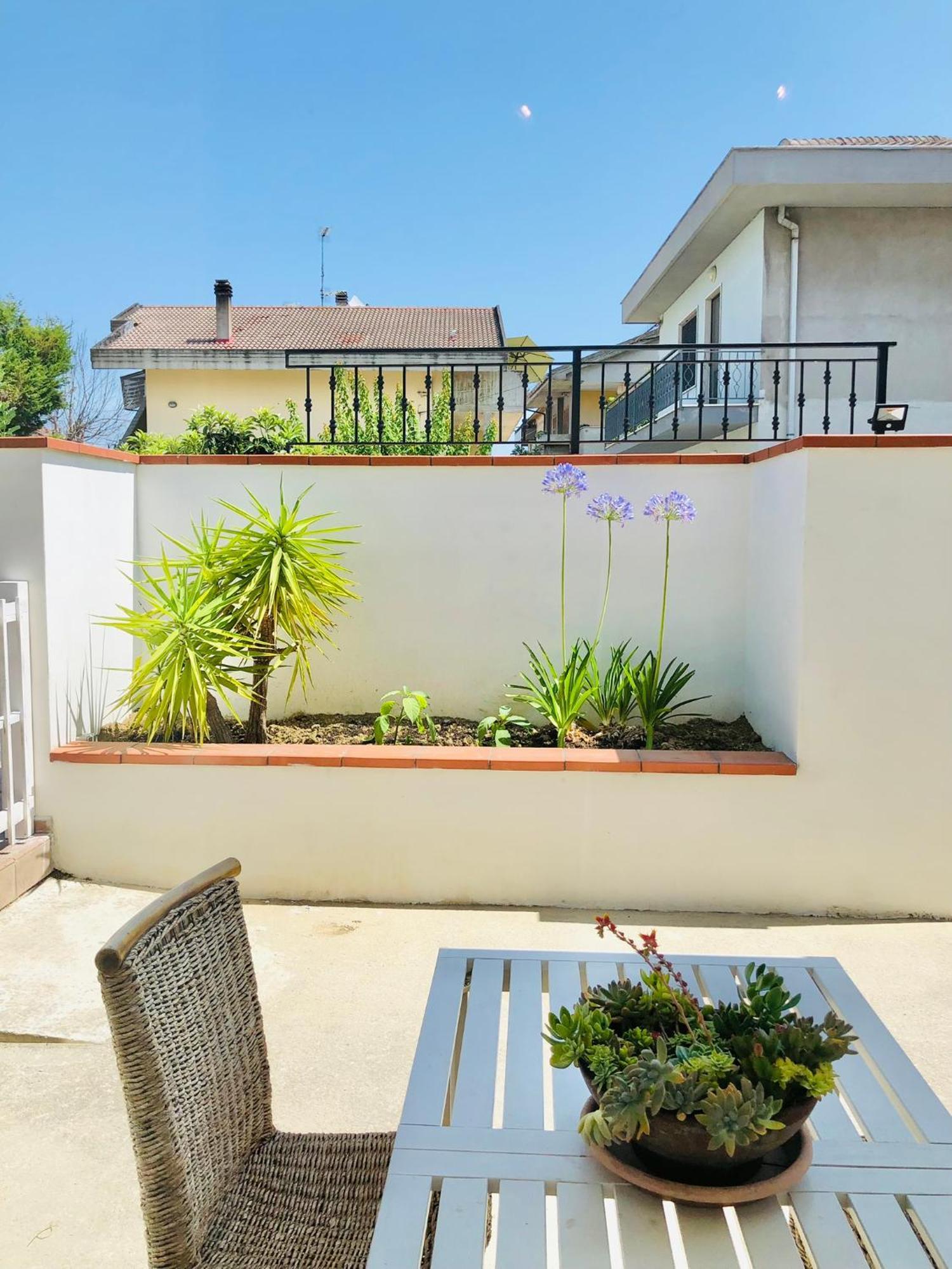 Blue Apricot Apartment Con Jacuzzi Montesilvano Marina Exterior foto